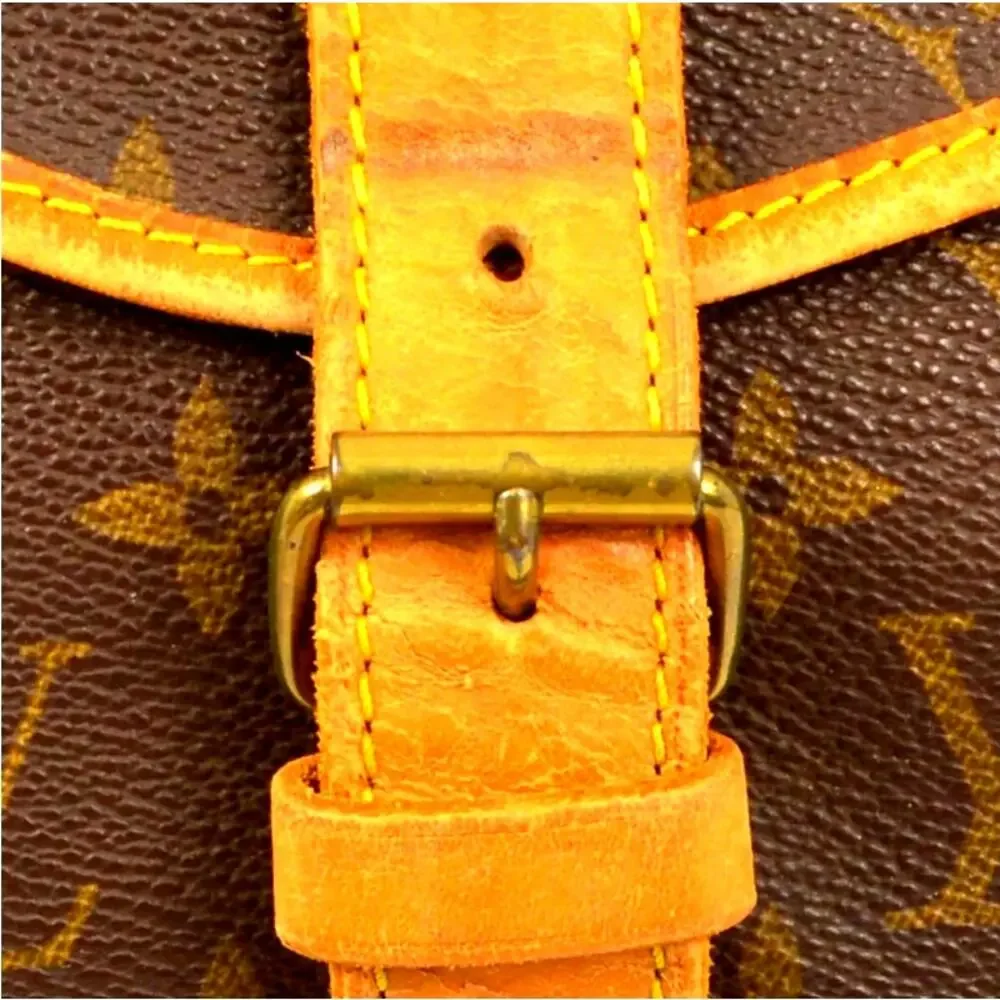⭐🔥AUTHENTIC🔥⭐Louis Vuitton Saumur 35 Crossbody bag